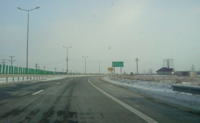 Cârpeli pe autostrada A2: au fost astupate gropile din asfalt